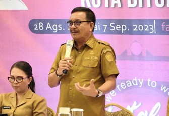 Wali Kota Bitung Maurits Mantiri saat memberikan sambutan