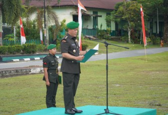 Puncak peringatan Hari Juang TNI AD ke-78 Tahun 2023, Korem 121/Abw melaksanakan upacara di Lapangan Upacara Makodim 1205/Stg, Sintang, Kalimantan Barat, Jum’at (15/12/2023)