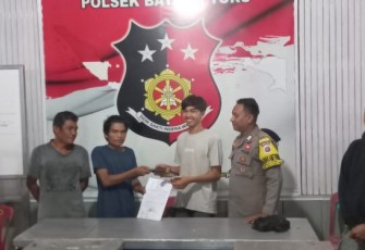 Polsek Batang Toru fasilitasi proses mediasi antara korban dan DLT di Joglo Mapolsek setempat. Dan dari hasil mediasi, kedua belah pihak sepakat untuk menyelesaikan kasus tersebut secara kekeluargaan.