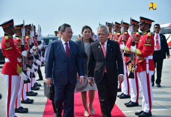 Menteri Basuki Lepas Kepulangan Perdana Menteri Li Qiang