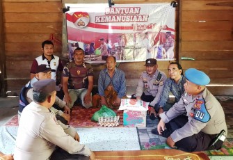 Polsek Pantee Bidari Polres Aceh Timur Berikan Sembako untuk Masyarakat Kurang Mampu