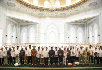 Sebanyak 177 Calon Jemaah Haji dan Hajjah Tapanuli Selatan Tahun 1444 H/2023 M mengikuti manasik akbar di Masjid Agung Syahrun Nur, Komplek Perkantoran Pemerintah Tapanuli Selatan, Jalan Prof Lafran Pane, Sipirok pada Selasa (16/5)