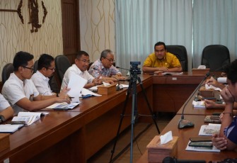  Bupati Blora Arief Rohman saat menerima kunjungan kepala BBWS Pemali Juana Muh Adek Rizaldi.
