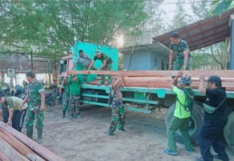 Koramil 0801/01 Pacitan Bersama Dinas Terkait saat Gotong Royong