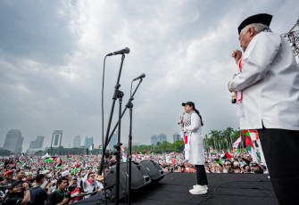 Ketua DPR RI Puan Maharani saat menghadiri Aksi Bela Palestina yang digelar di Monas, Jakarta Pusat, Minggu (5/11/2023).