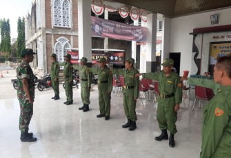 Babinsa Gunungsari Berikan Pelatihan Dan Pembekalan Peningkatan Kapasitas Linmas