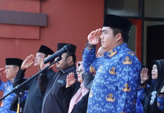 Bupati Bintan Roby Kurniawan SPWK saat memimpin upacara Peringatan Hari Kebangkitan Nasional.