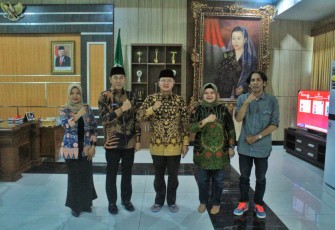 Gubernur Rohidin Sabet Penghargaan Gubernur Peduli Penyiaran di KPI Awards 2023