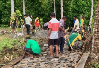  Satgas Yonarmed 1 Kostrad Karya Bakti Bersama Warga
