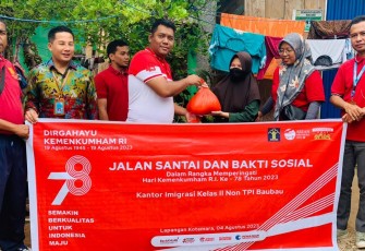 Imigrasi Baubau saat Gelar Bakti Sosial