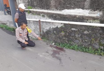 Polisi saat Lakukan Penyelidikan