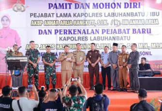 Bupati Erick Adtrada saat Hadiri Pisah Sambut Kapolres Labuhanbatu 