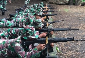 Personil kodim 1310/Bitung saat membidik sasaran