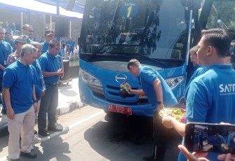 Walikota Mas Abu Bersama Kadishub Kota Kediri saat Resmi Launching 3 Bus SATRIA Gratis 
