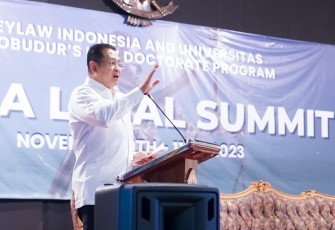 Bamsoet saat memberikan keynote speaker dalam event Indonesia Legal Summit 2023, di Universitas Borobudur, Jakarta, Jumat (10/11/23).