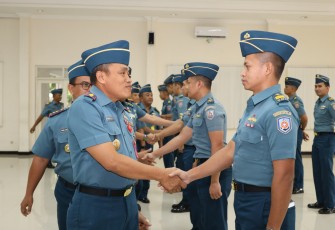 14 Perwira Korps Pelaut Resmi Menyandang Brevet PWO