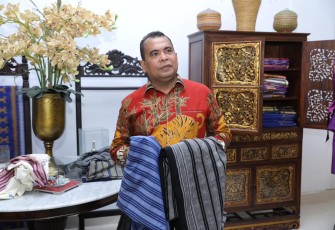 Wamendes PDTT Paiman Raharjo saat singgah di Fendy Rumah Batik, Desa Gemblegan, Klaten, Jawa Tengah pada Jumat (25/8/2023).
