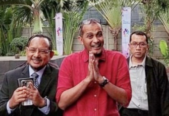 Wamenkumham, Edward Omar Sharif Hiariej alias Eddy Hiariej (baju merah).