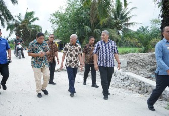 Bupati Asahan Tinjau Jembatan di Kecamatan Rawang Panca Arga