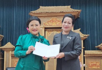 Prita Kemal Gani saat Bedah Buku Biografi di Sekolah Republik Indonesia Tokyo, Japan.