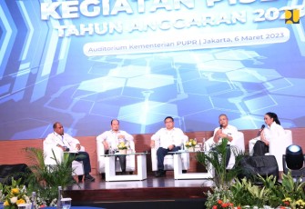 Direktur Jenderal (Dirjen) Cipta Karya, Kementerian PUPR Diana Kusumastuti dalam acara Rakornas Kegiatan PISEW TA 2023 di Jakarta, Senin (06/03/2023).