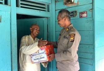 Polres Lebong Salurkan Bantuan Kemanusiaan Kepada Warga Terdampak Banjir