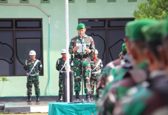 Dandim 0806/Trenggalek Bacakan Amanat KASAD dalam Upacara Tanggal 17