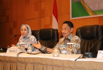 Bupati Nelson pada kegiatan evaluasi program mandatori PGRI terhadap Implementasi Kebijakan Merdeka Belajar,Minggu (19/11/2023) di Swissbell Hotel Manado. 