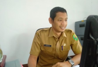 Kabid Drainase, Persampahan, Air Limbah dan Pengembangan Permukiman, Apri Anang Setiawan, ST, Dinas PUPR Kabupaten Trenggalek, saat dikonfirmasi diruang kerjanya, Selasa (28/3/2023).