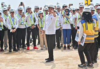 Presiden Joko Widodo menerima kunjungan ratusan pimpinan perusahaan yang tergabung dalam Kompas 100 CEO Forum di Ibu Kota Negara (IKN) Nusantara, Kamis (2/11/2023).