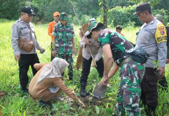 Kodim 1001/HSU-Balangan Beserta Jajaran Serentak Tanam Pohon dan Pembersihan Saluran Air Antisipasi Banjir