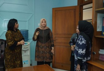 Dinas Perdana Ny Evi di Kantor Pusat Dharma Pertiwi