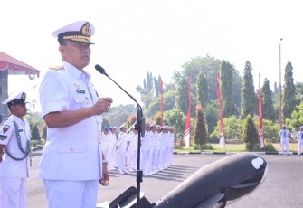 Komandan Kodikdukum Laksma TNI Dr. Taufik Arief, bertempat di Lapangan Apel Mako Kodikdukum Kodiklatal Surabaya, Jumat  (11/8/2023).