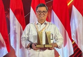 Penghargaan diterima secara langsung oleh Direktur Jenderal Bina Konstruksi Rachman Arief Dienaputra.