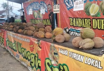 Bazar durian lokal yang digelar Satrio Solo Group beberapa waktu lalu.