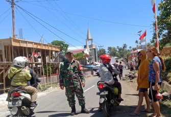 Serma Djems Posumah saat memantau UNRAS yang di lakukan warga
