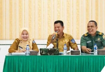 Staf Ahli Bupati Labuhanbatu Saat Membuka Rapat Harganas