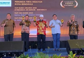 Perumda Tirta Hidayah Sukses Raih TOP BUMD Awards 2023 