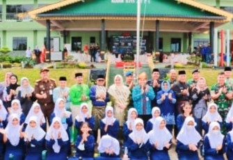 Sebelas Ribuan Pelajar Putri Tanjungpinang Serentak Minum TTD