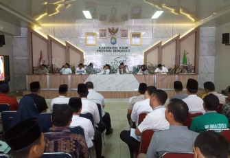 Bupati Kaur saat Rapat Persiapan di Aula lantai III Gedung Sekretariat Daerah, Jum'at (31/3/2023).