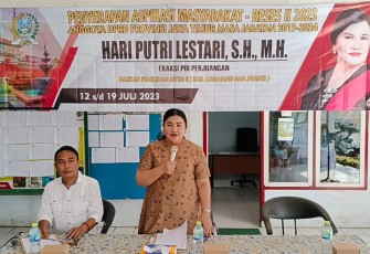 Anggota DPRD Jatim, Hari Putri Lestari saat serap aspirasi di Desa Kertosari Kecamatan Pakusari.