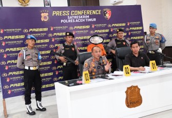 Kapolres Aceh Timur AKBP Andy Rahmansyah, S.I.K Saat Memberikan Konferensi Pers 