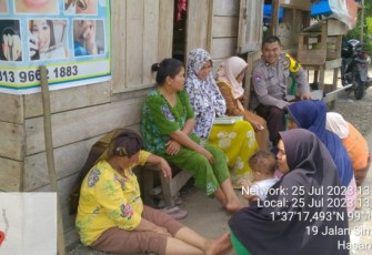 Bhabinkamtibmas Polsek Sipirok, Aipda Robinson Sihombing, melaksanakan sambang serta tatap muka terhadap warga