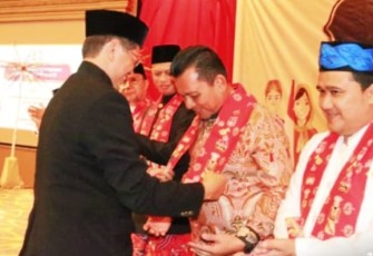 Gubernur Kepulauan Riau H. Ansar Ahmad saat hadir dalam acara Silaturahmi Warga Betawi Kepri bersama MKB Jakarta, di Ballroom Hotel Harmoni One, Batam Centre, Kota Batam, Kamis (03/11). 