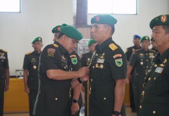 Pangdam XVIII/Kasuari Mayjen TNI Ilyas Alamsyah, S.E., M.Tr.(Han) Pimpin Sertijab Irdam dan Kapoksahli