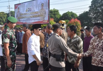 Bupati Trenggalek, Mochamad Nur Arifin, saat menghadiri Apel Kasatkamling di Mapolres Trenggalek, Rabu (21/6/2023)