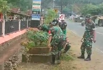 nggota Koramil 0801/07 Ngadirojo Gelar Aksi Bersih-Bersih