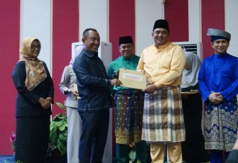 Bupati Bintan Roby saat Sampaikan Rancangan Perda Atas Perubahan APBD Tahun 2023