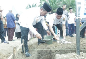 Letakkan Batu Pertama Pembangunan Pondok Pesantren