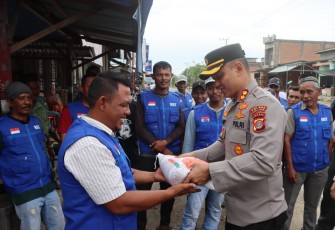 Polres Aceh Timur Bagikan Sembako